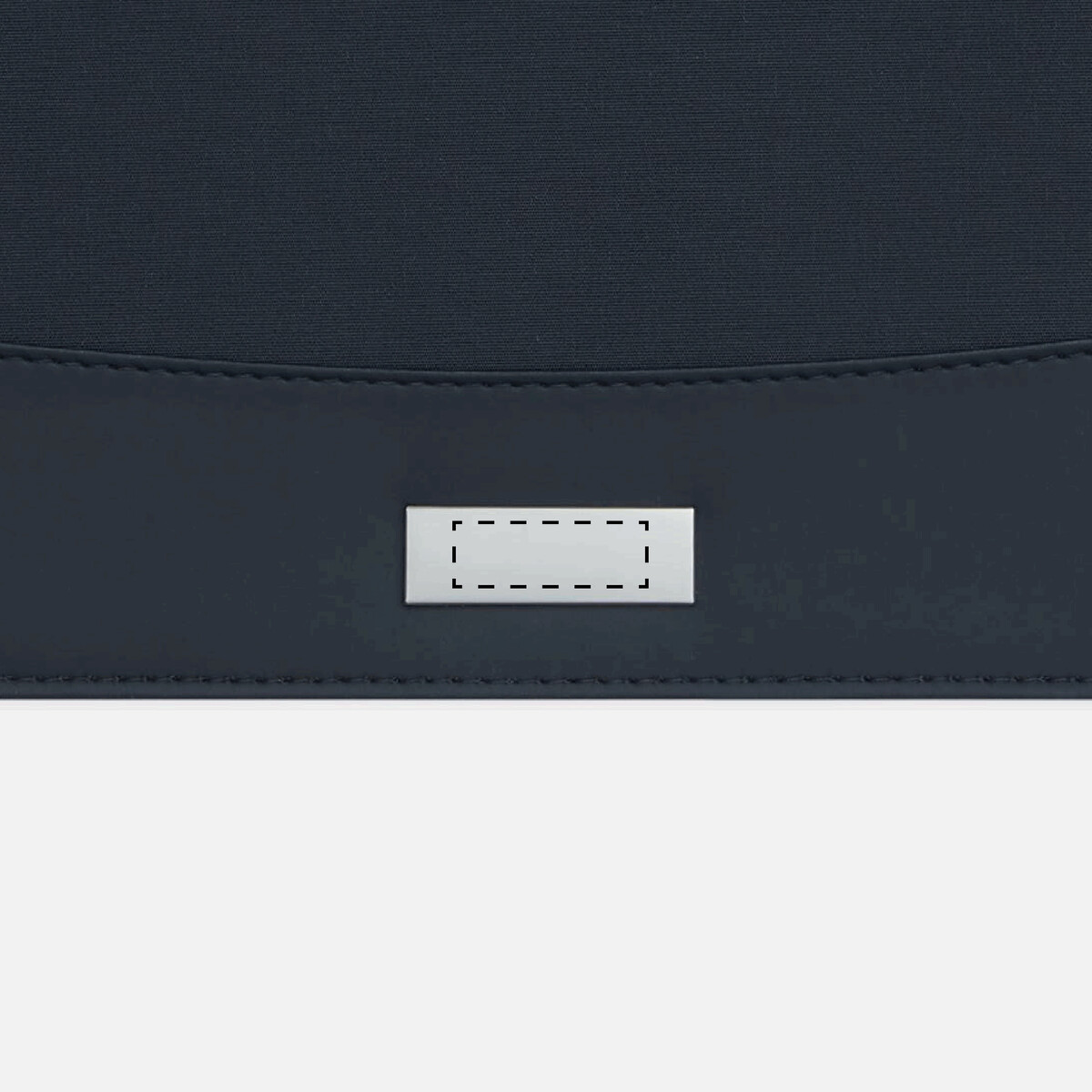 Uprostřed kovové desky Uprostřed kovové desky