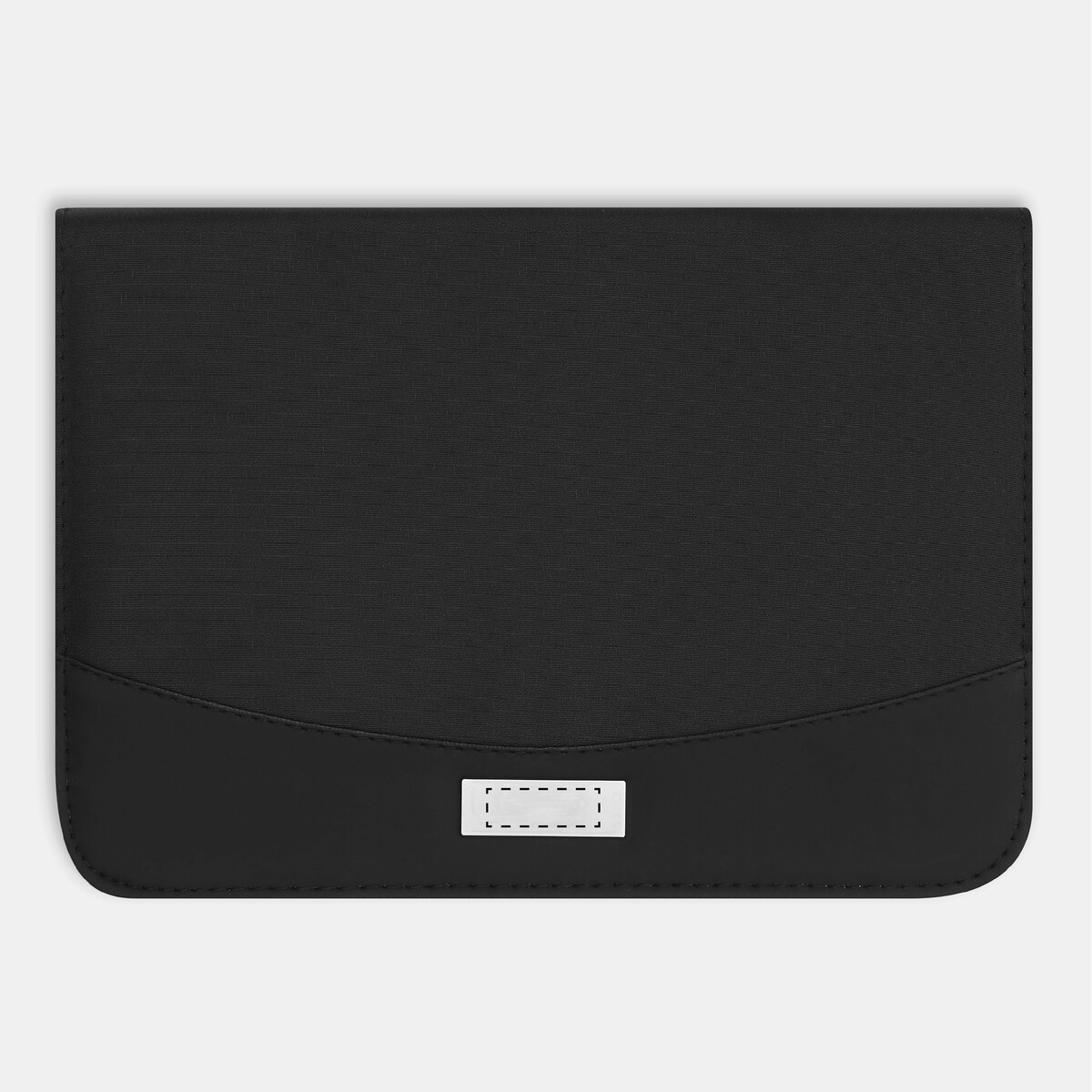 Uprostřed kovové desky Uprostřed kovové desky