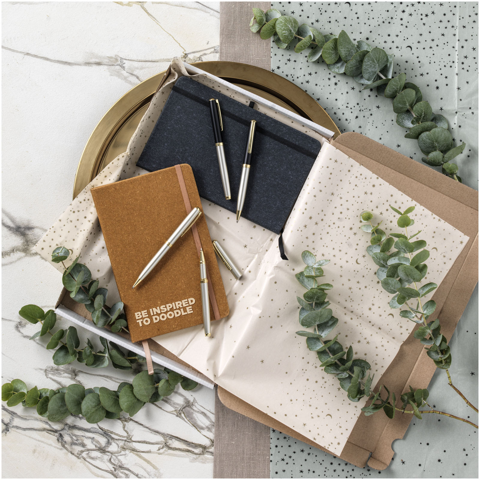 Linkovaný zápisník LUGGERS s deskami z kožených odstřižků A5 - brown Linkovaný zápisník LUGGERS s deskami z kožených odstřižků A5 - brown