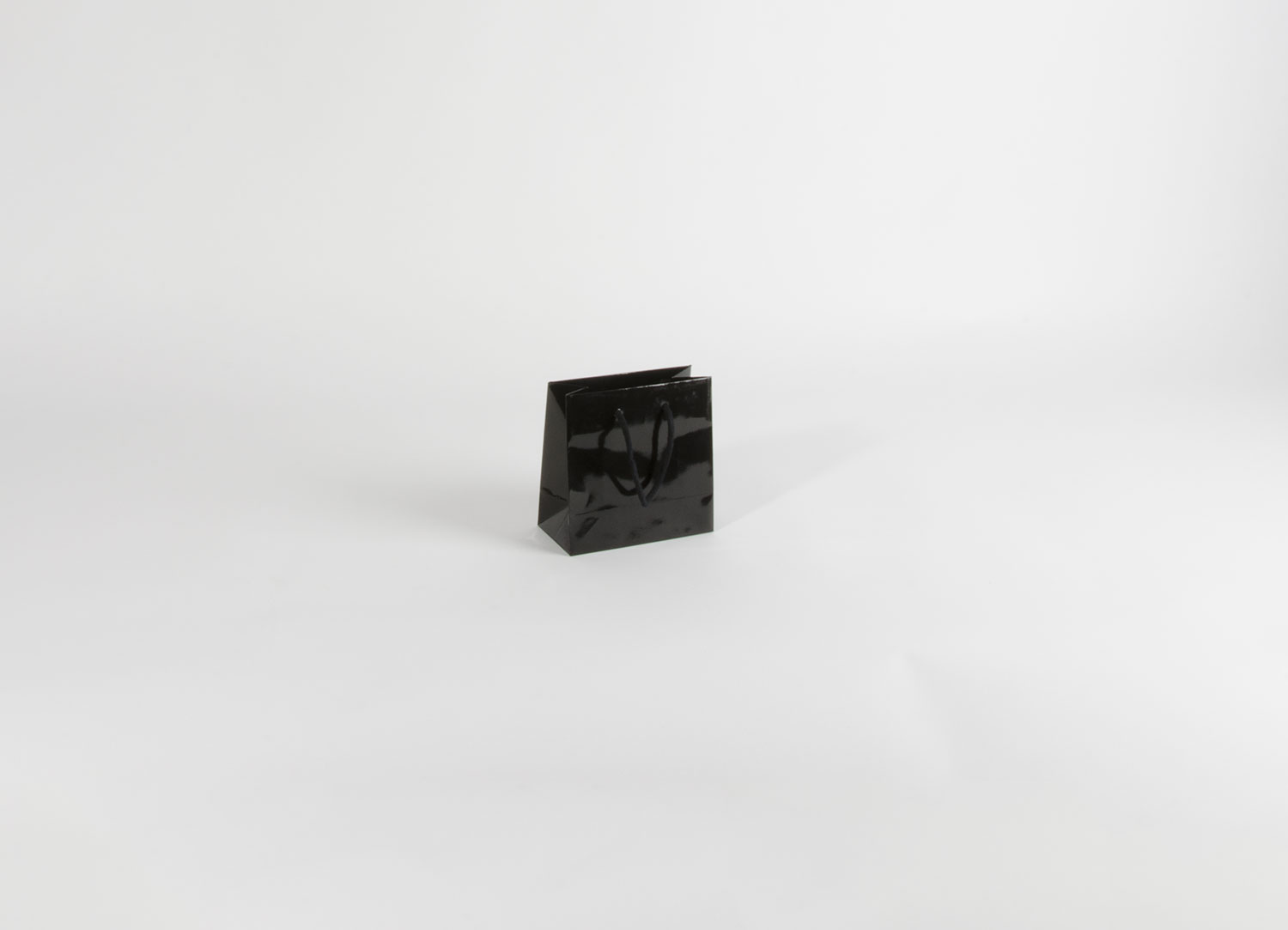 Papírová taška M2 BLACK s laminací Papírová taška M2 BLACK s laminací