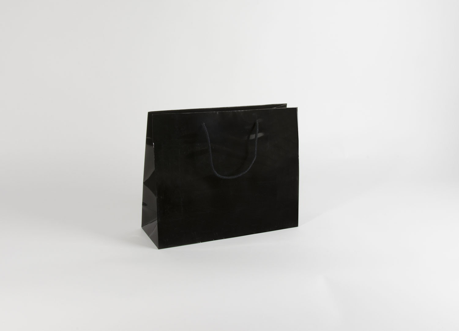 Papírová taška M2 BLACK s laminací Papírová taška M2 BLACK s laminací