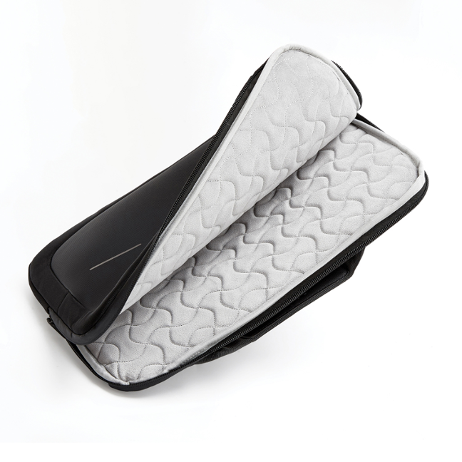 Taška na 16" notebook XD Design - černá Taška na 16" notebook XD Design - černá