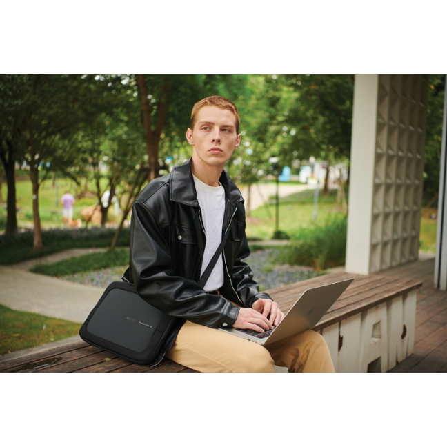 Taška na 16" notebook XD Design - černá Taška na 16" notebook XD Design - černá