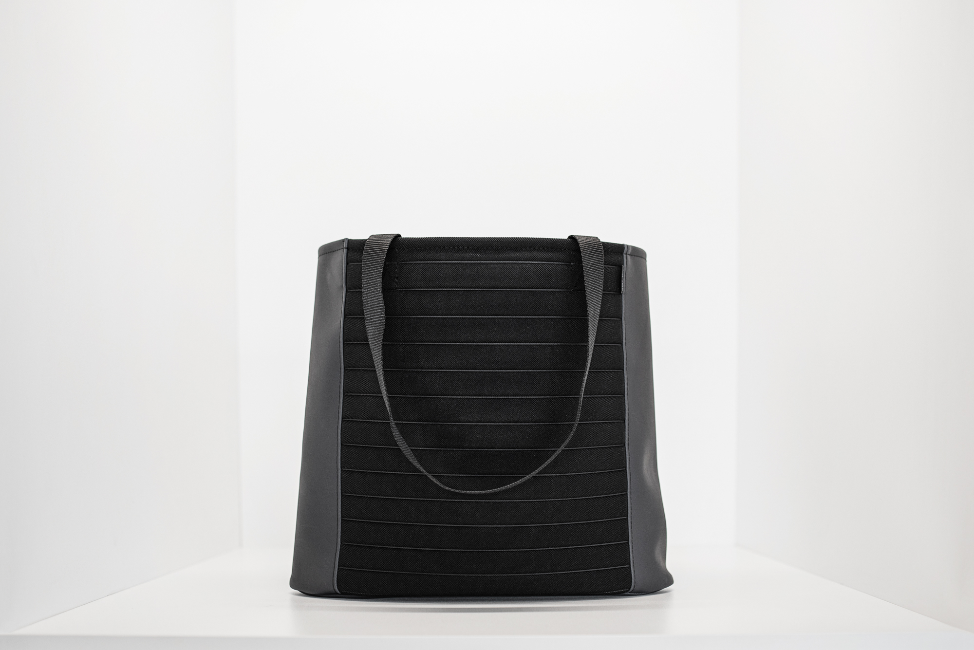 Shopping bag in fabric and artificial leather