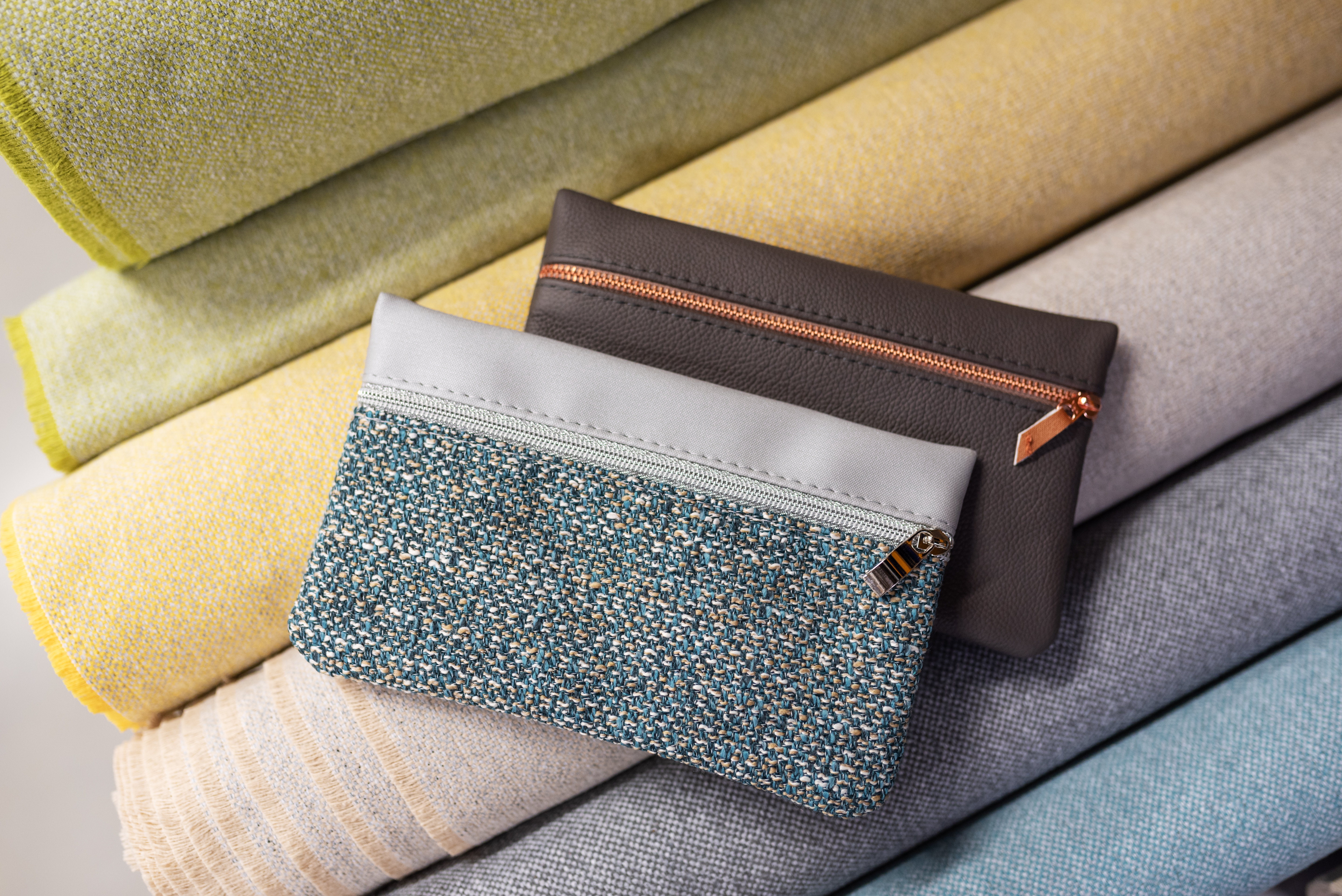 Obal na doklady z koženky a látky Obal na doklady z koženky a látky