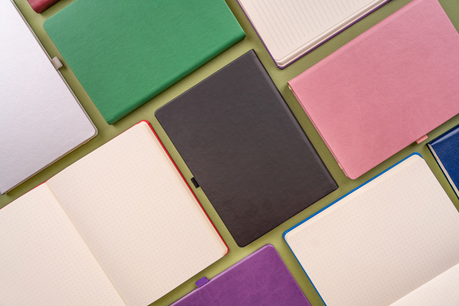 Linkovaný zápisník Aprint Neo, 15x21 cm - červená Linkovaný zápisník Aprint Neo, 15x21 cm - červená