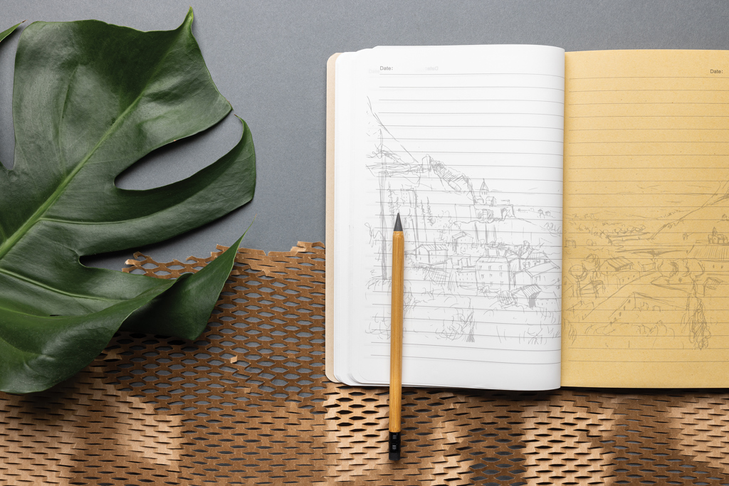 Linkovaný zápisník Elowen Tree Free, formát A5, hnědá Linkovaný zápisník Elowen Tree Free, formát A5, hnědá