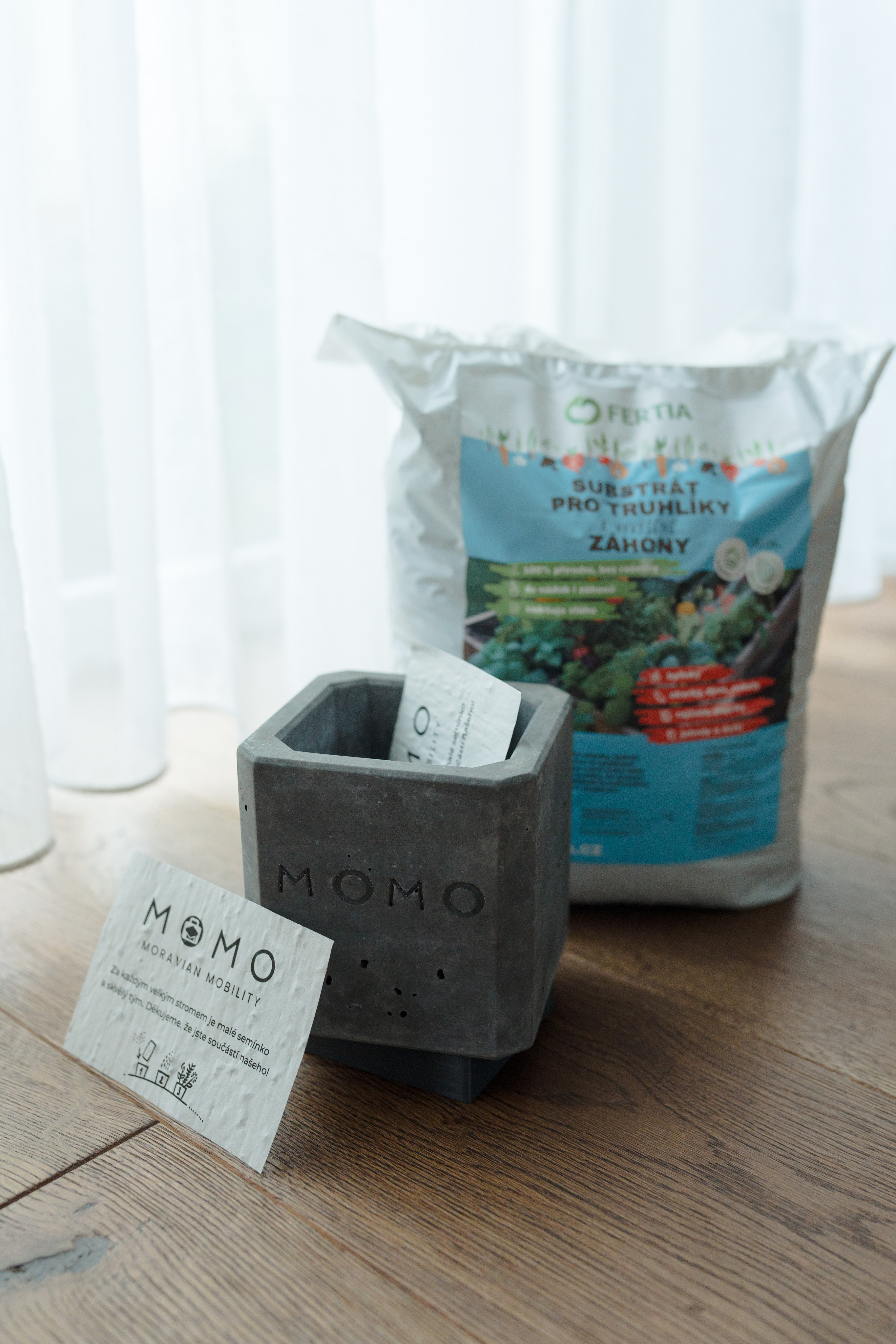 Dárkový set s květináčem Simplex - šedá Dárkový set s květináčem Simplex - šedá