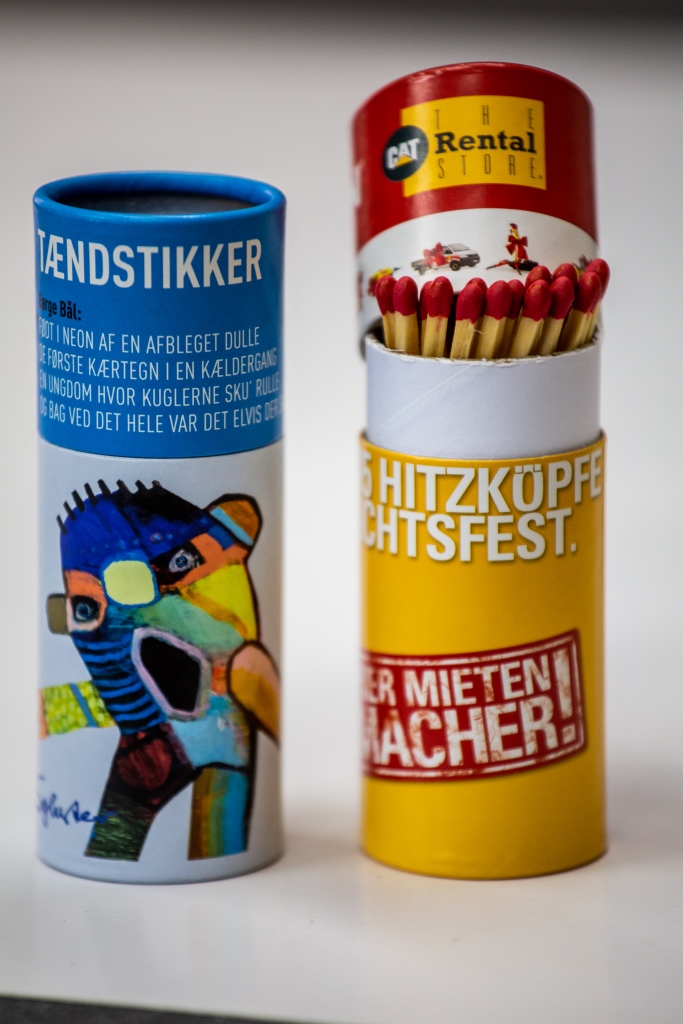 Klasické zápalky v papírovém tubusu - vícebarevná