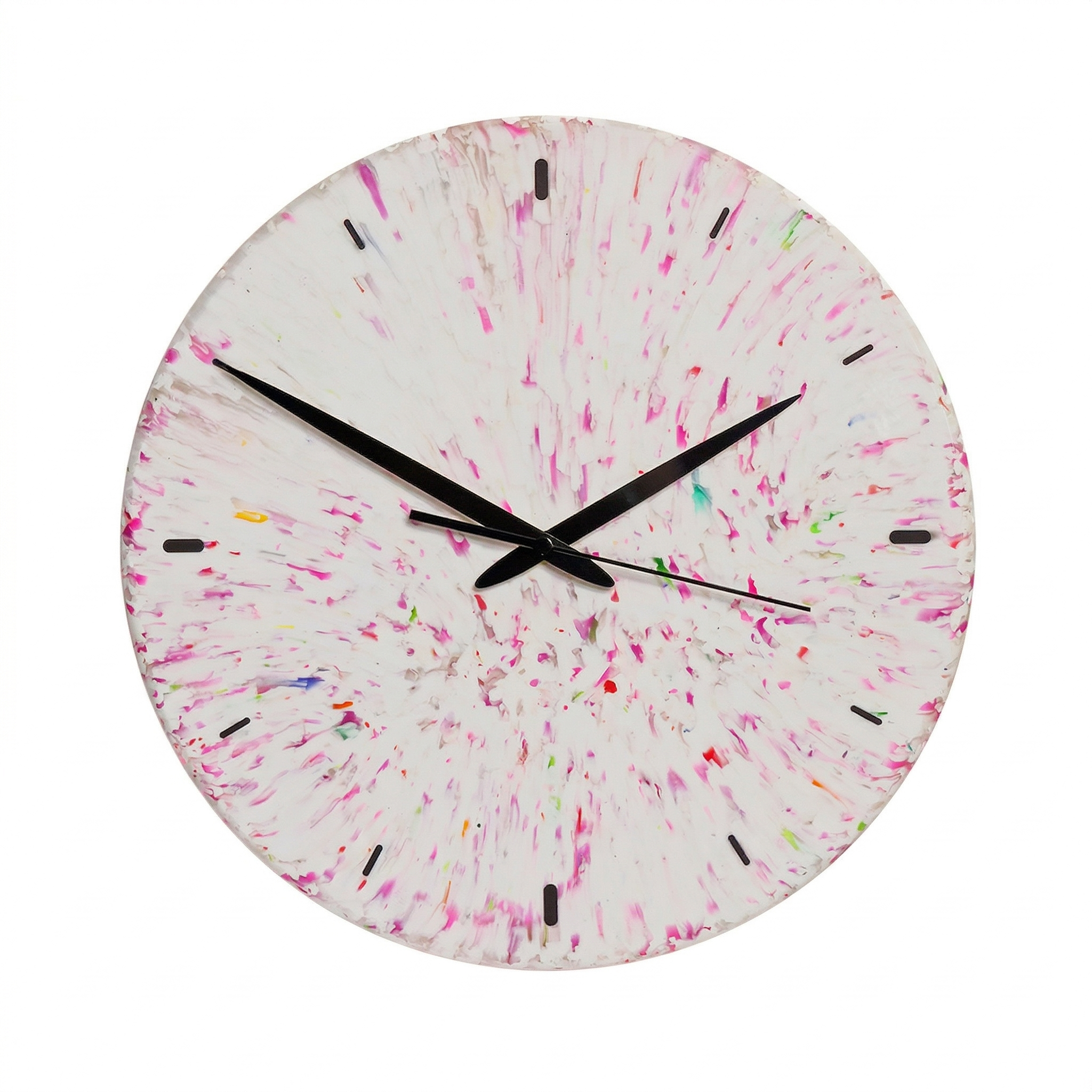 Nástěnné hodiny z recyklovaného plastu