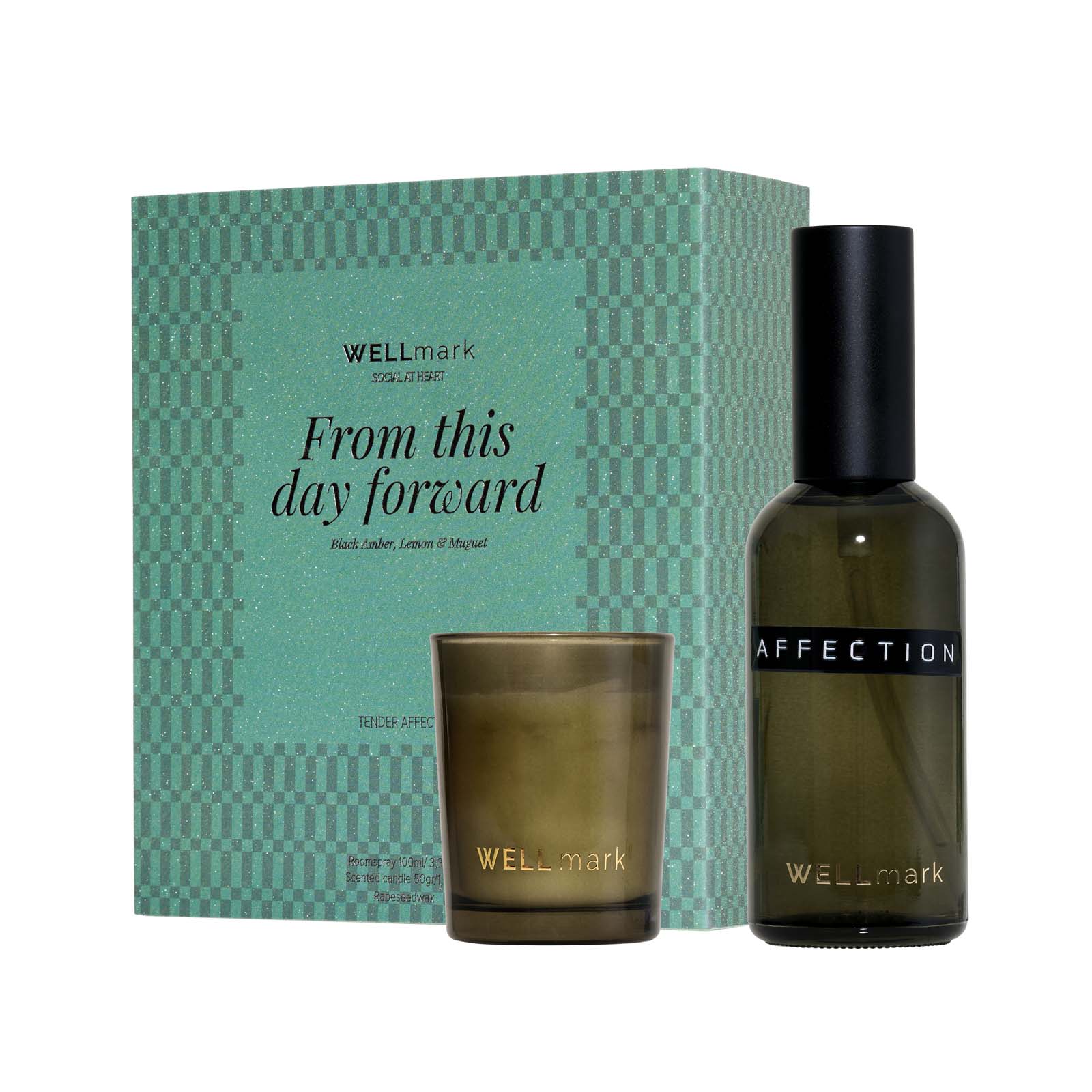 Dekorace WELLmark Dárková sada obsahující pokojový sprej Wellmark 100 ml a svíčku Tender Affection 70 ml Bottle Green